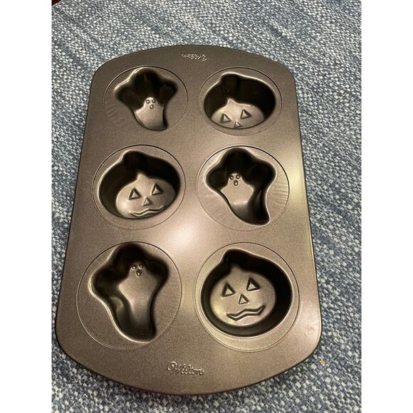 Wilton Halloween pumpkin ghosts, six cavity cookie candy cake mold pan nonstick - Picture 1 of 1